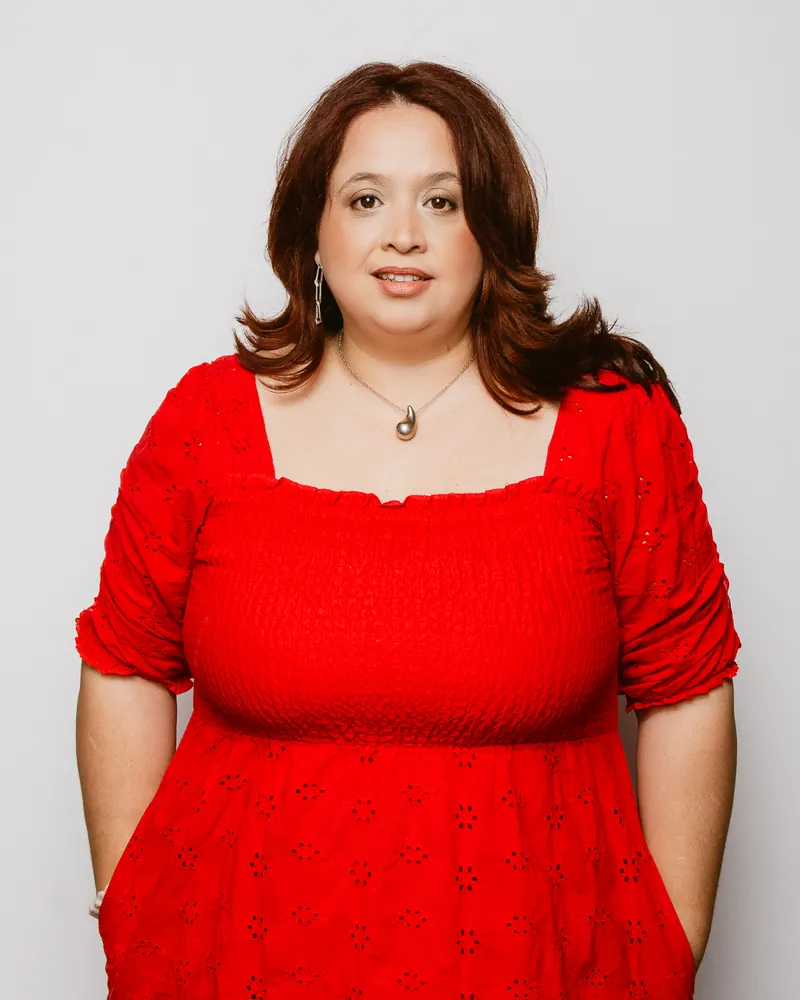 Portrait of Natti McLean, journalist and digital strategist based in the Greater Toronto Area